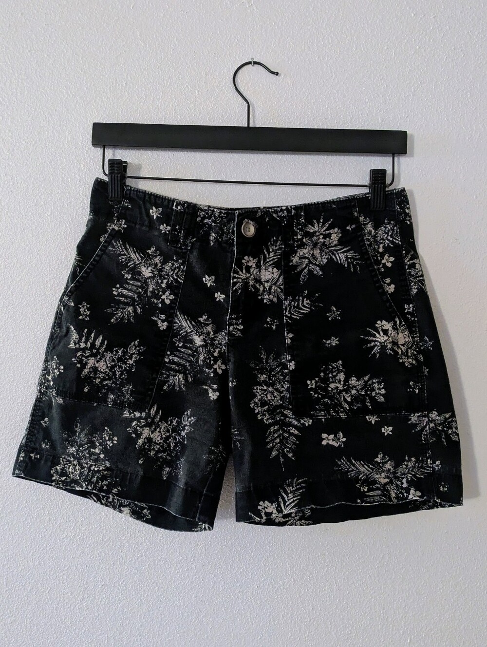 Lee Straight Fit Mid-rise Women's Shorts Floral Black White Cotton Medium